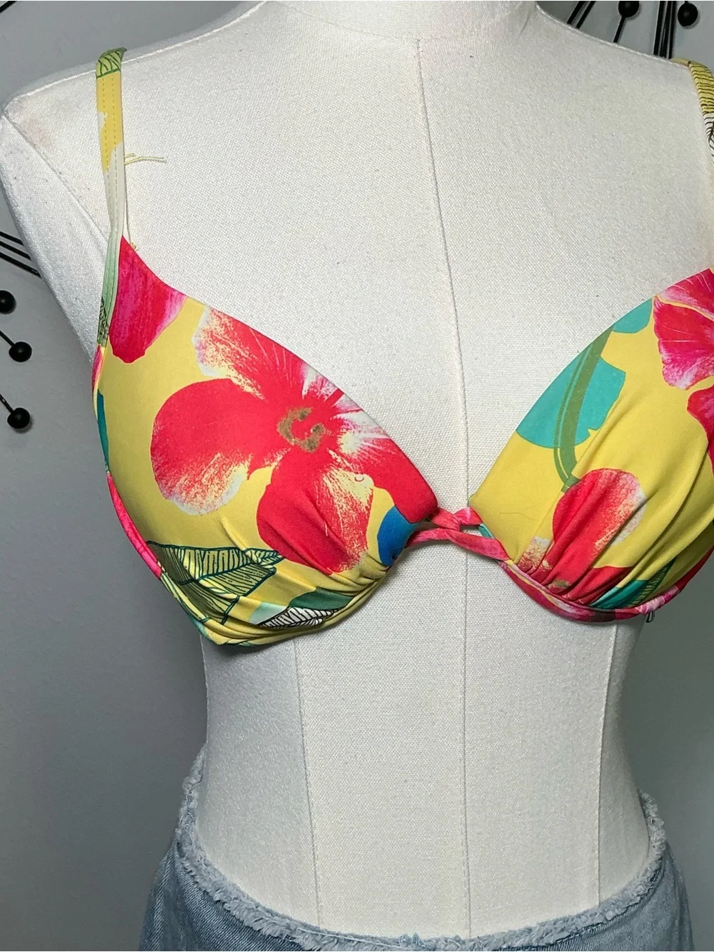 Athena Yellow Floral Bikini Top Tropical Underwire Swim Top Size 8
